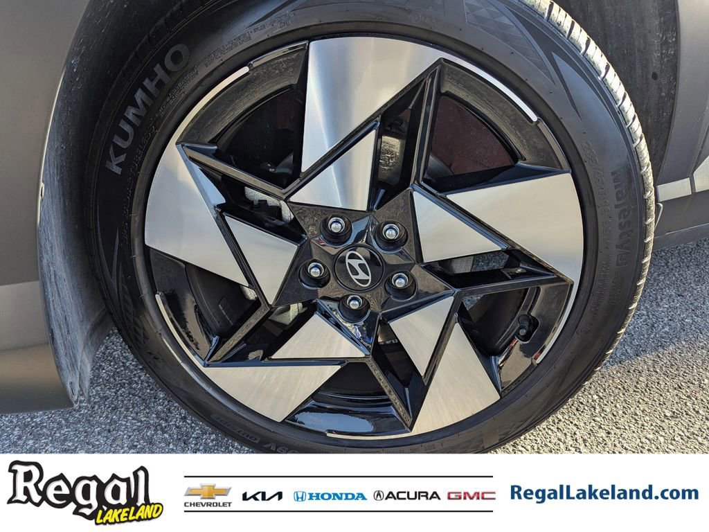 Used 2025 Hyundai Kona Limited image 32