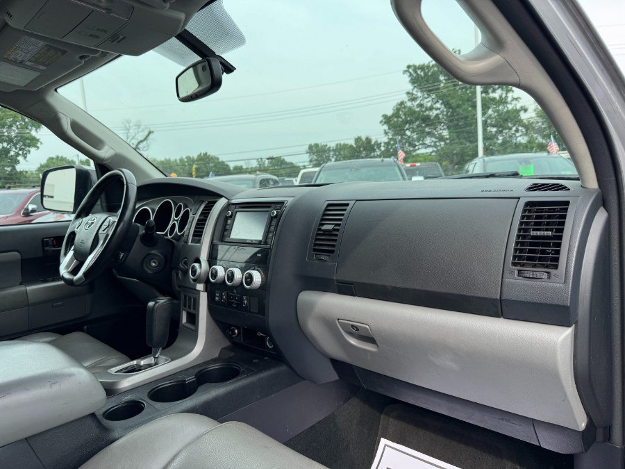 Used 2014 Toyota Sequoia SR5 AWD/4WD image 21