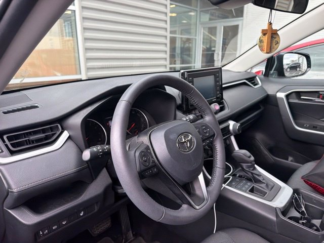 Used 2021 Toyota RAV4 XLE w/ XLE Grade Weather Package AWD/4WD image 15