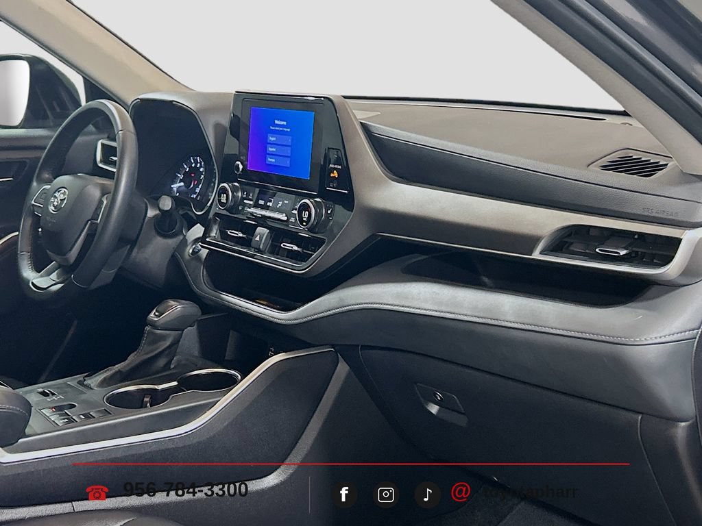 Used 2025 Toyota Highlander XLE FWD image 29