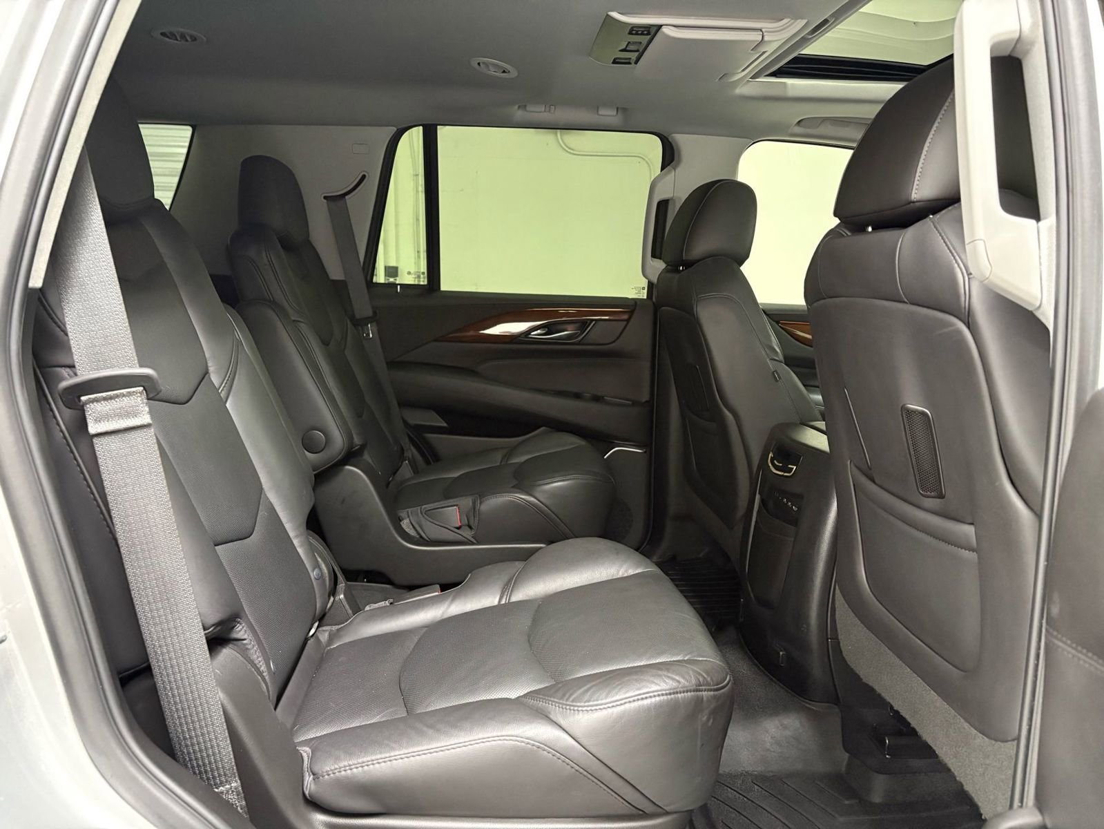 Used 2018 Cadillac Escalade Premium Luxury RWD image 17