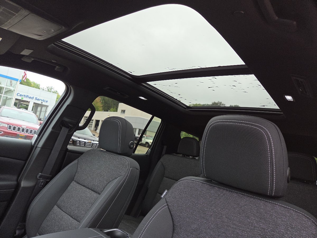 New 2027 Chevrolet Traverse LT w/ Sun and Wheel Package AWD/4WD image 4