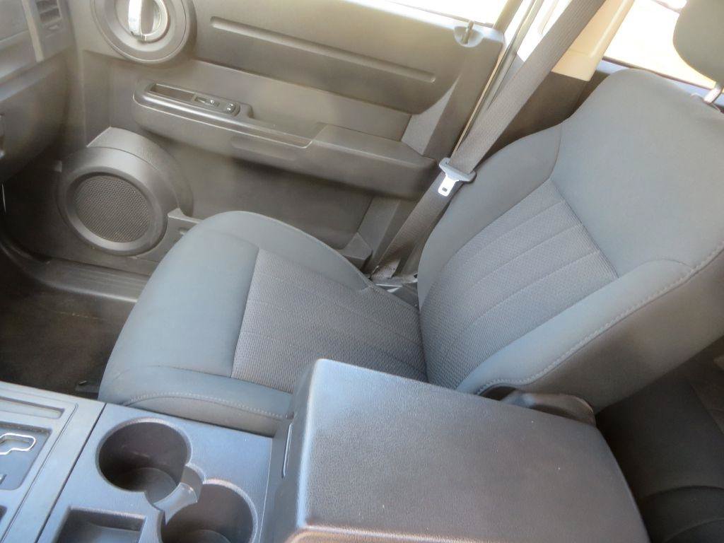 Used 2011 Dodge Nitro Heat w/ Popular Equipment Group RWD image 18