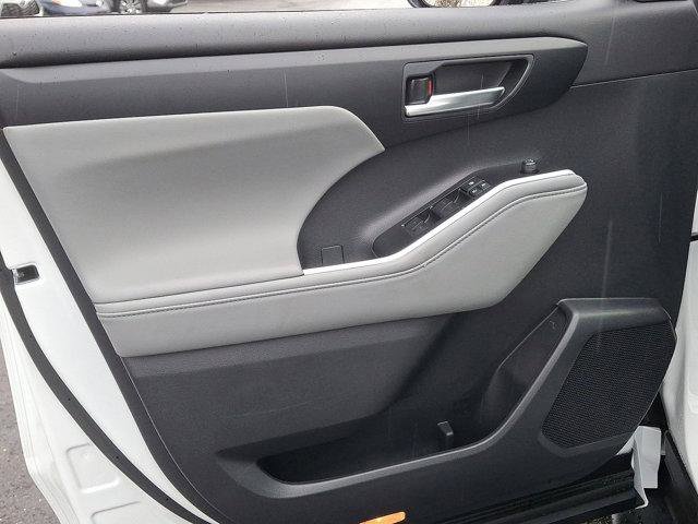 Certified 2026 Toyota Highlander XLE image 12
