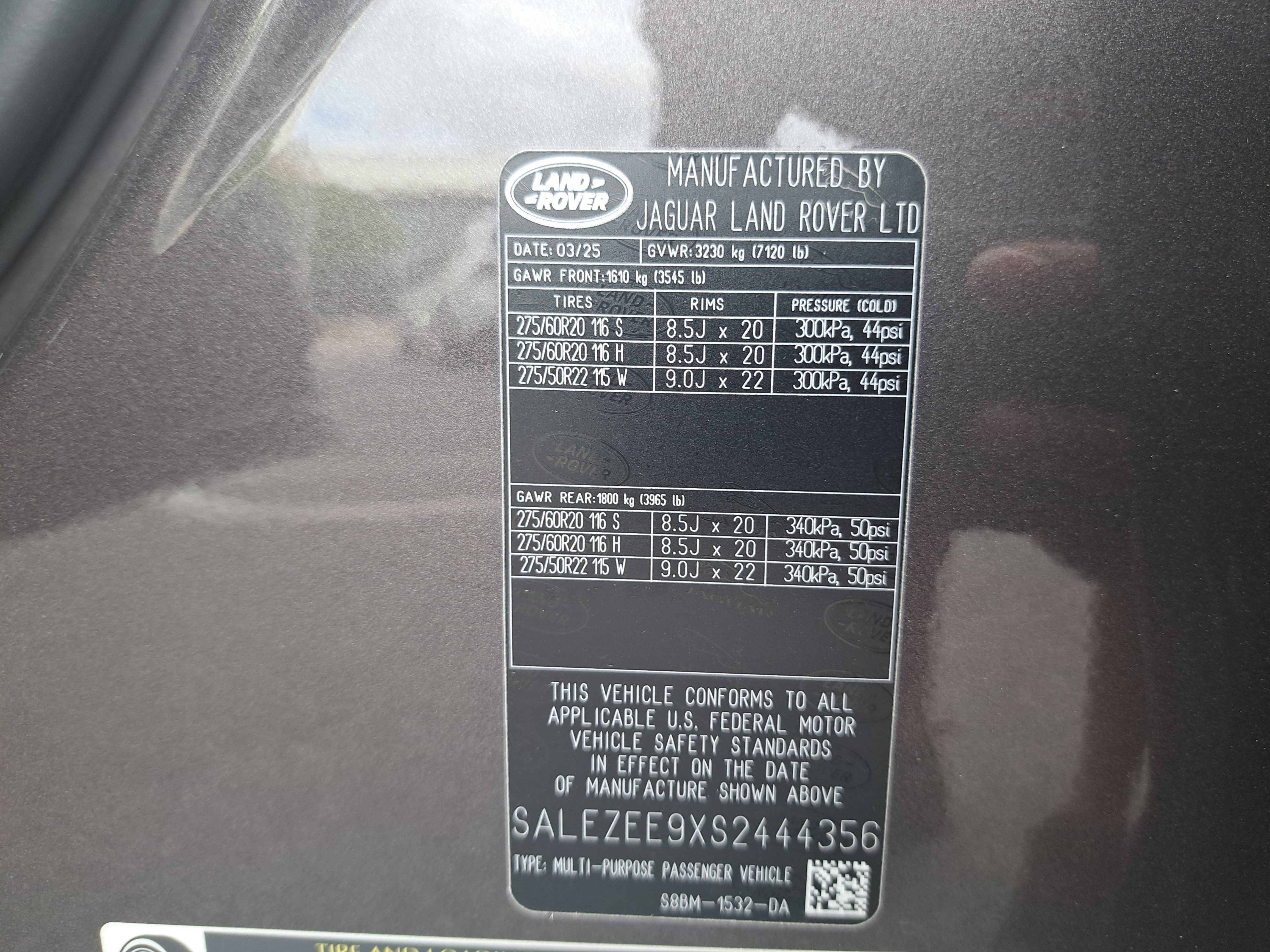Used 2025 Land Rover Defender 110 AWD/4WD image 32