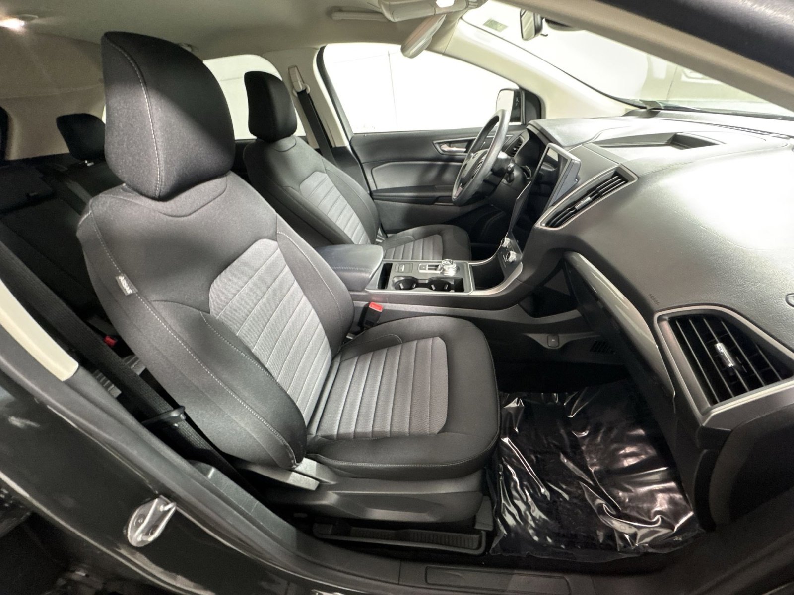 Used 2022 Ford Edge SE w/ Black Appearance Package image 25