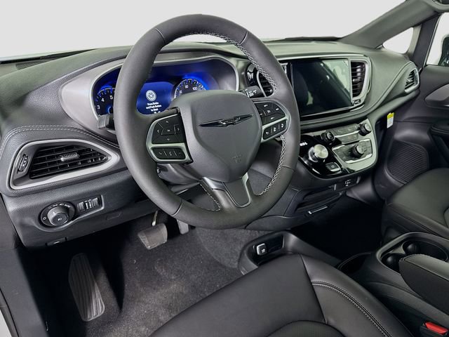 New 2026 Chrysler Pacifica Select image 9