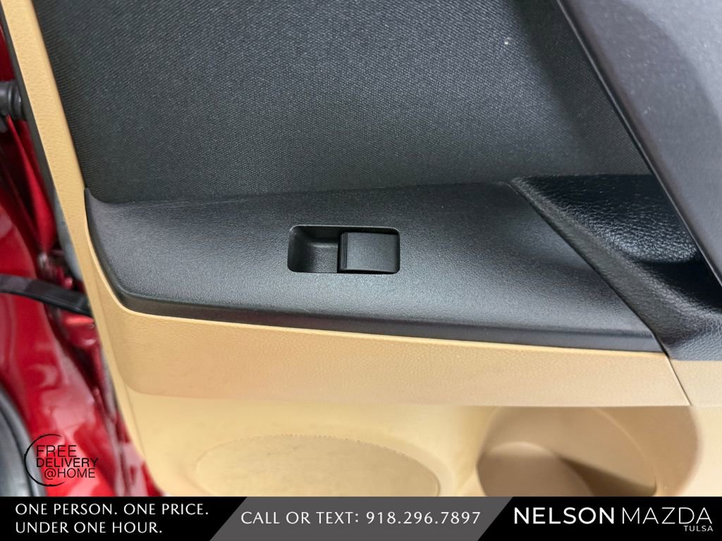 Used 2011 MAZDA MAZDA3 i Touring FWD image 40