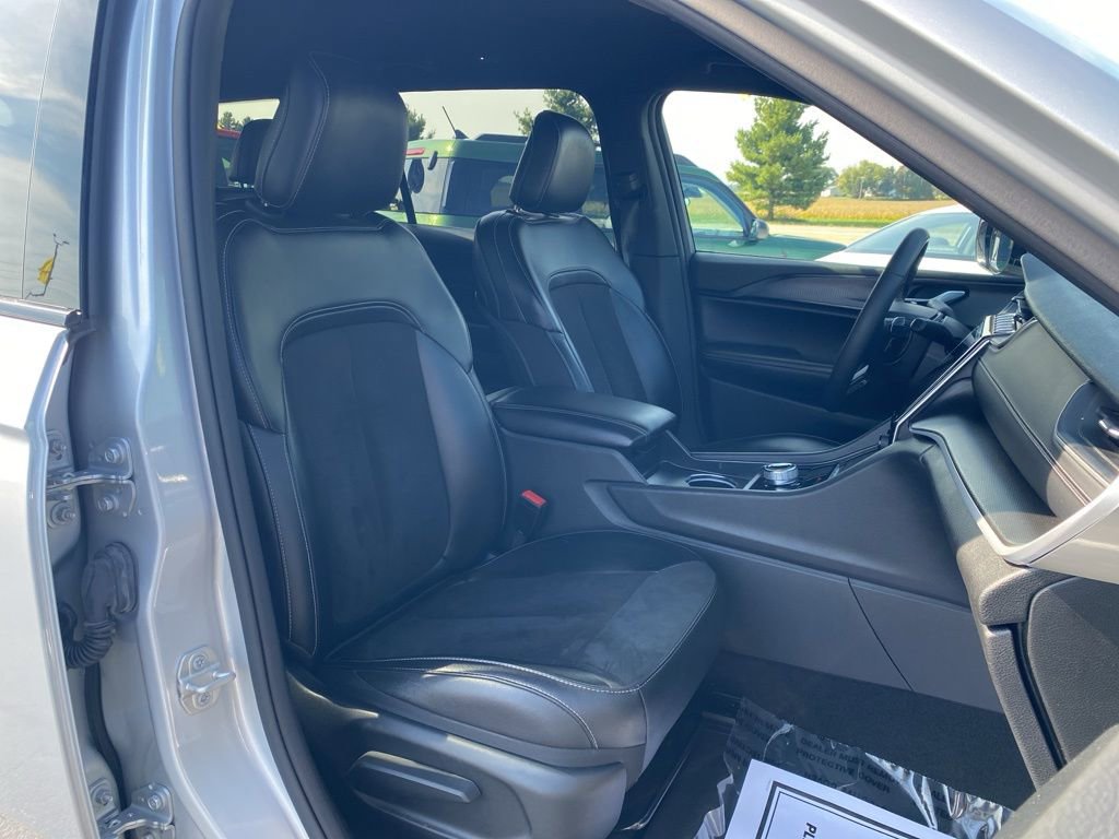 Used 2024 Jeep Grand Cherokee L Laredo image 26