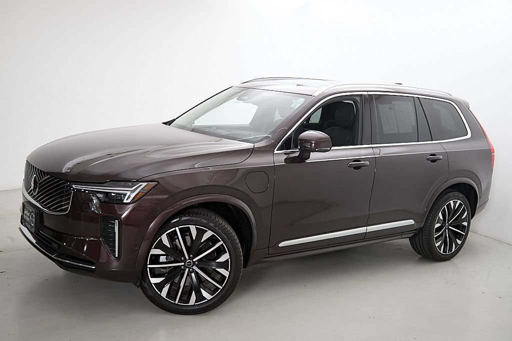 Certified 2025 Volvo XC90 T8 Ultra AWD/4WD image 3