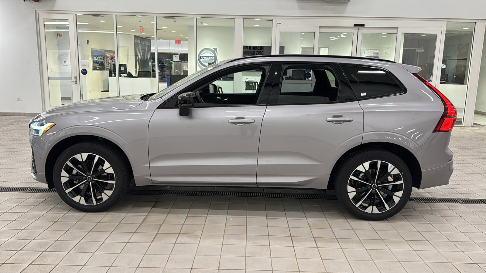 Used 2026 Volvo XC60 B5 Plus w/ Protection Package Premier image 8