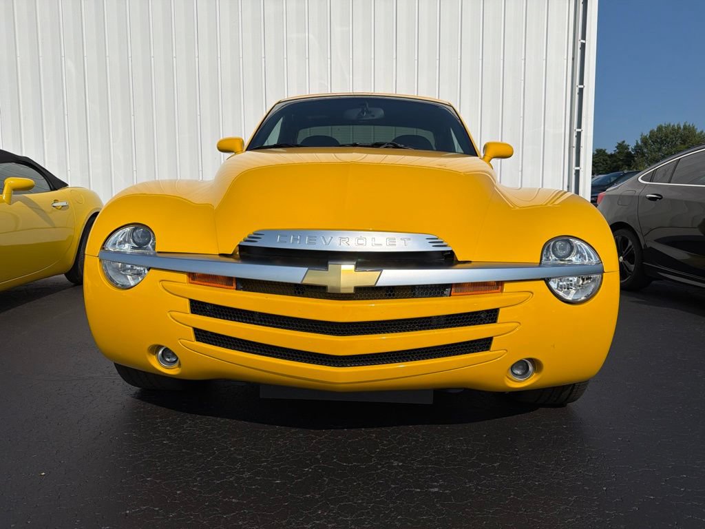 Used 2003 Chevrolet SSR w/ Preferred Equipment Group RWD image 2
