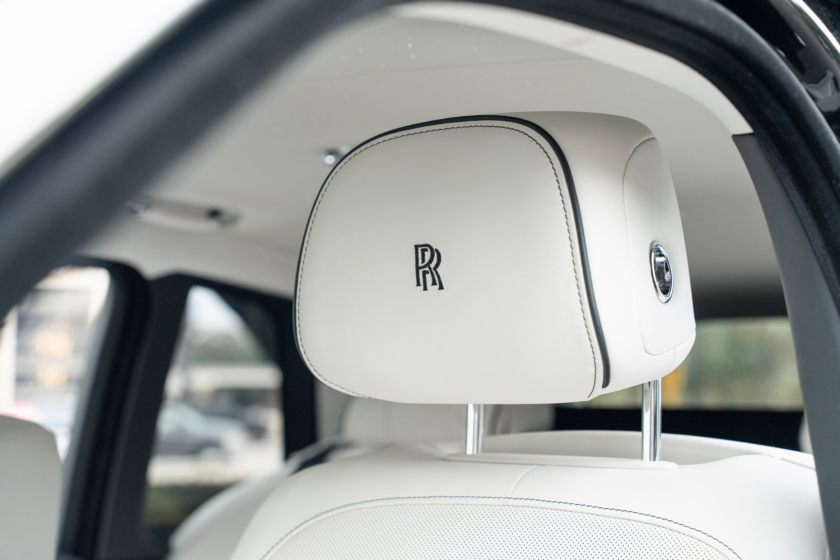 Used 2023 Rolls-Royce Cullinan w/ Cullinan Package image 26