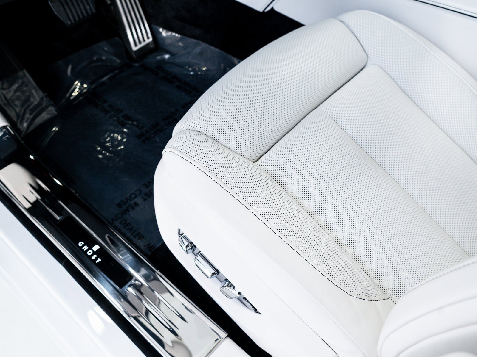 New 2025 Rolls-Royce Ghost image 13