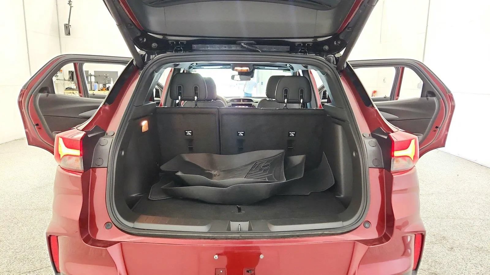 Used 2023 Chevrolet TrailBlazer RS w/ Sun and Liftgate Package AWD/4WD image 40
