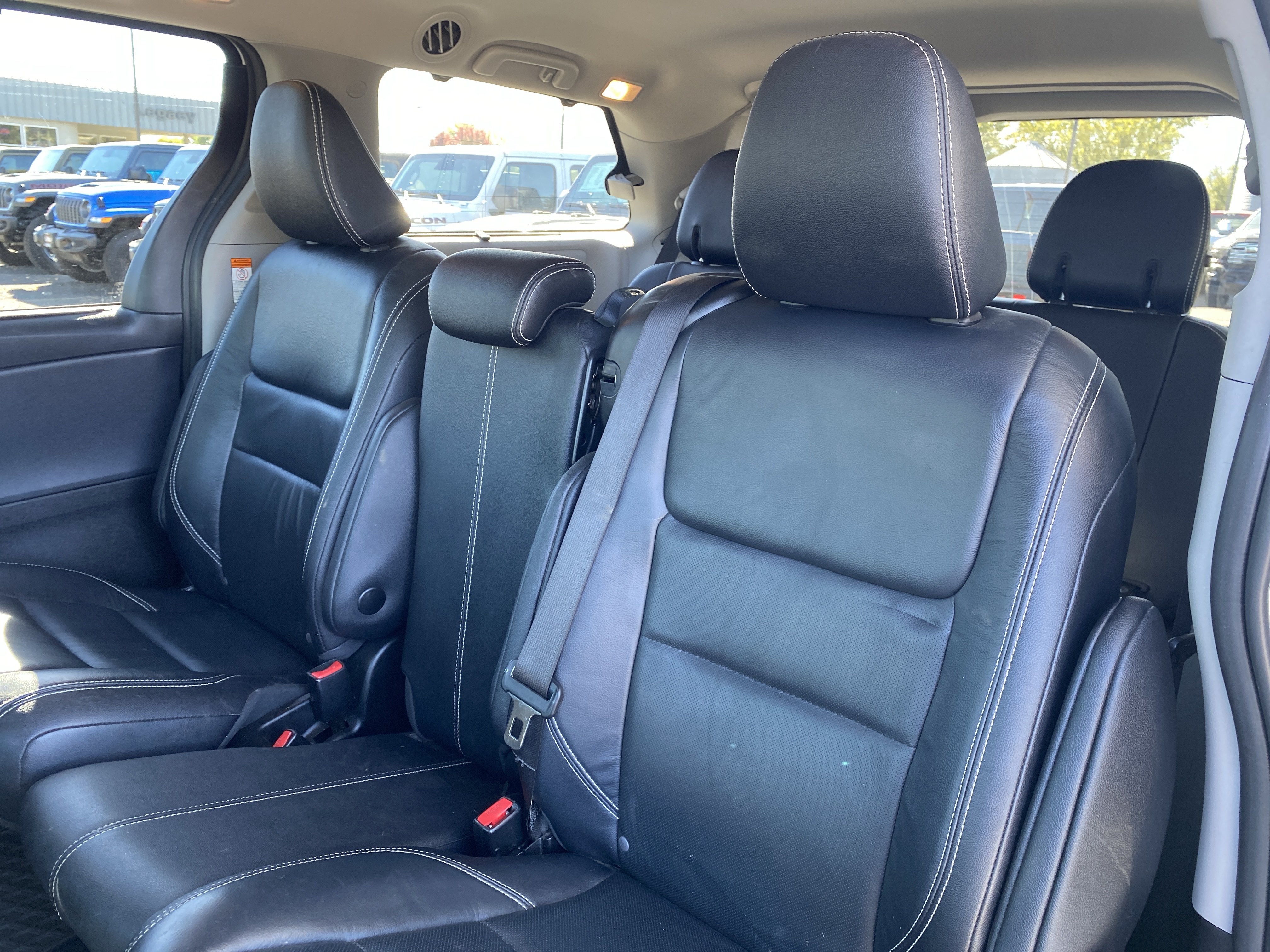 Used 2018 Toyota Sienna SE FWD image 21
