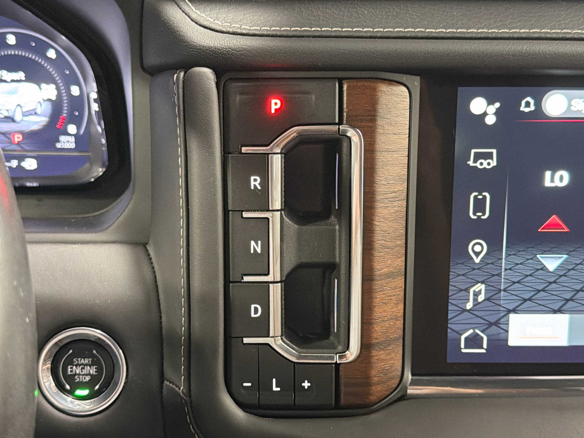 Used 2023 GMC Yukon Denali Ultimate AWD/4WD image 30