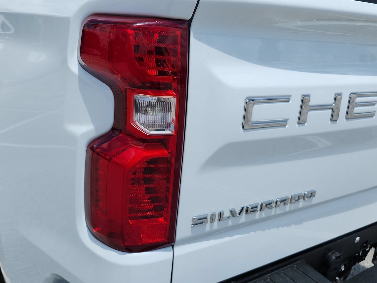 Used 2022 Chevrolet Silverado 1500 LT RWD image 7