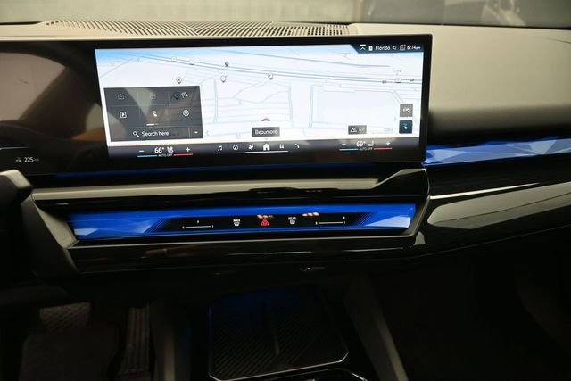 New 2026 BMW i5 eDrive40 w/ Premium Package RWD image 3