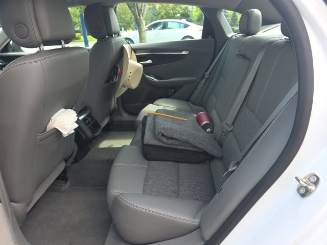 Used 2014 Chevrolet Impala LT w/ Convenience Package FWD image 7