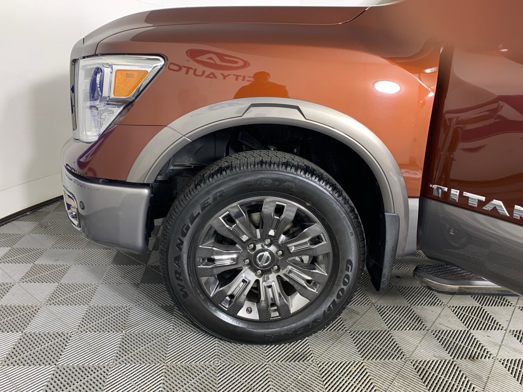 Used 2018 Nissan Titan Platinum Reserve w/ Platinum Utility Package image 11