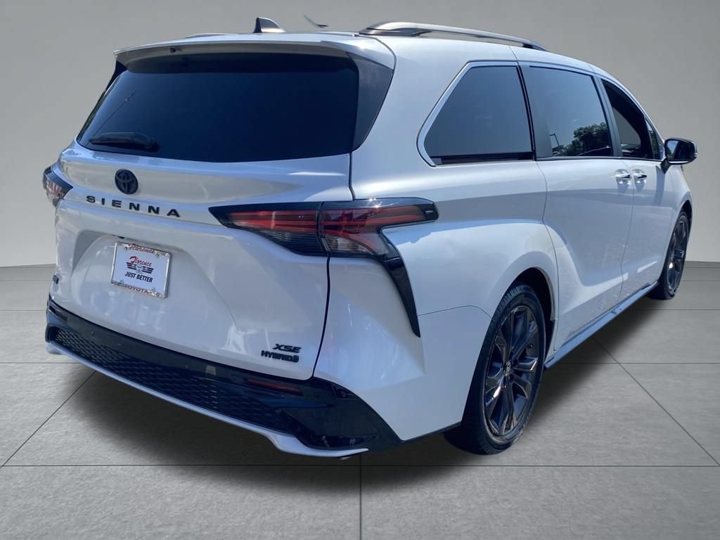 Used 2023 Toyota Sienna XSE FWD image 15