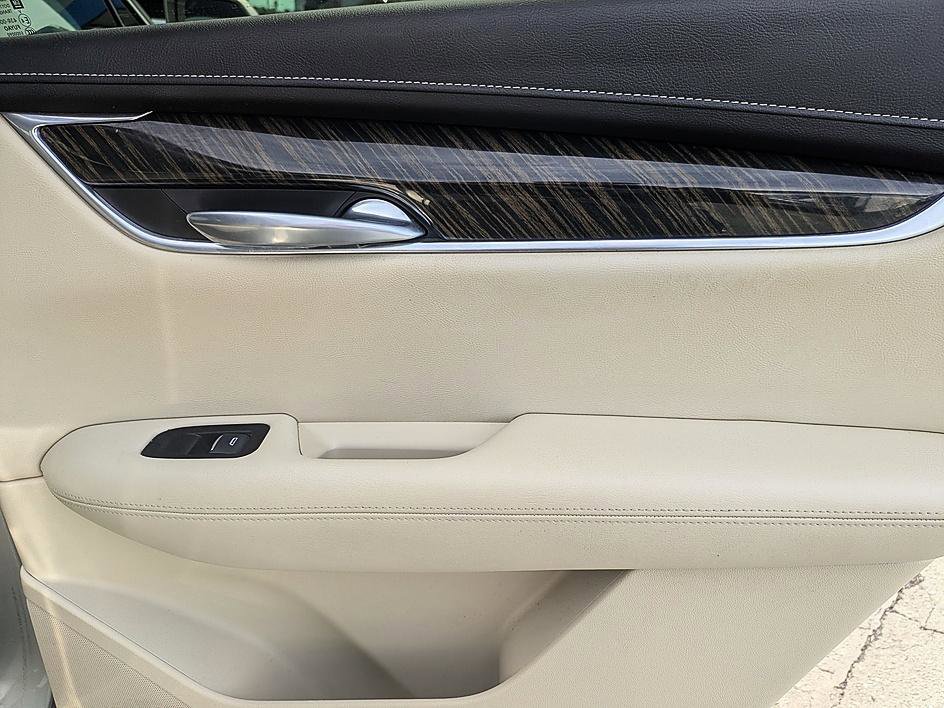 Used 2017 Cadillac XT5 FWD image 35