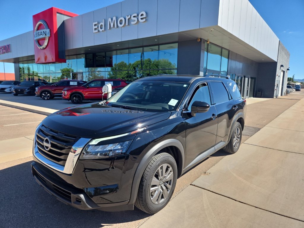 Used 2024 Nissan Pathfinder SV