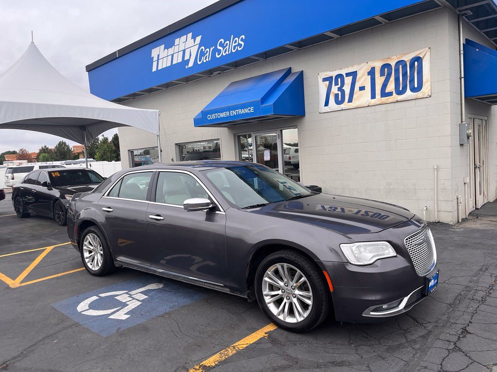 Used 2016 Chrysler 300 C RWD image 1