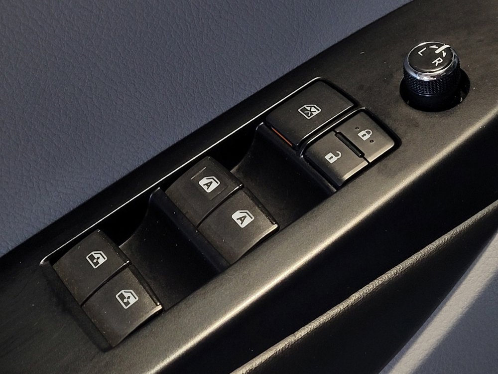 Used 2019 Toyota Highlander XLE FWD image 27