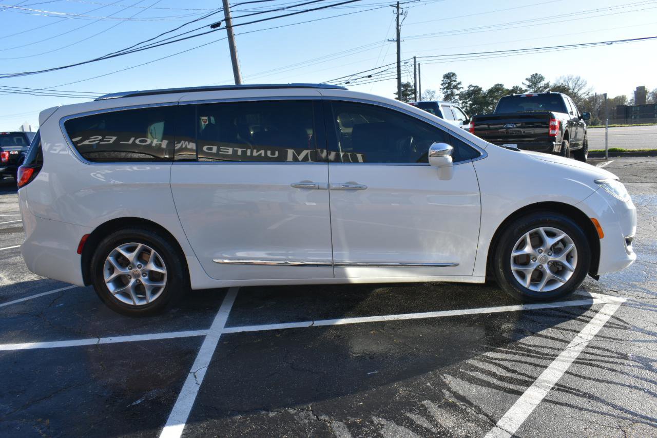 Used 2020 Chrysler Pacifica Limited image 5