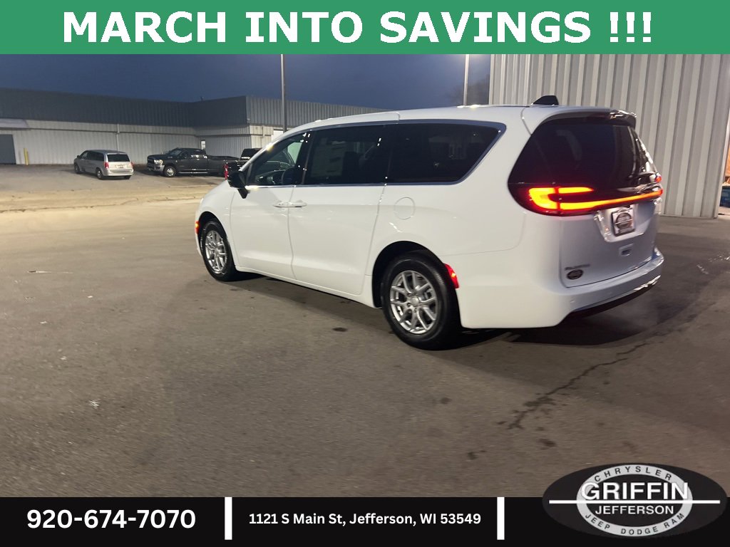 New 2026 Chrysler Pacifica Select image 14