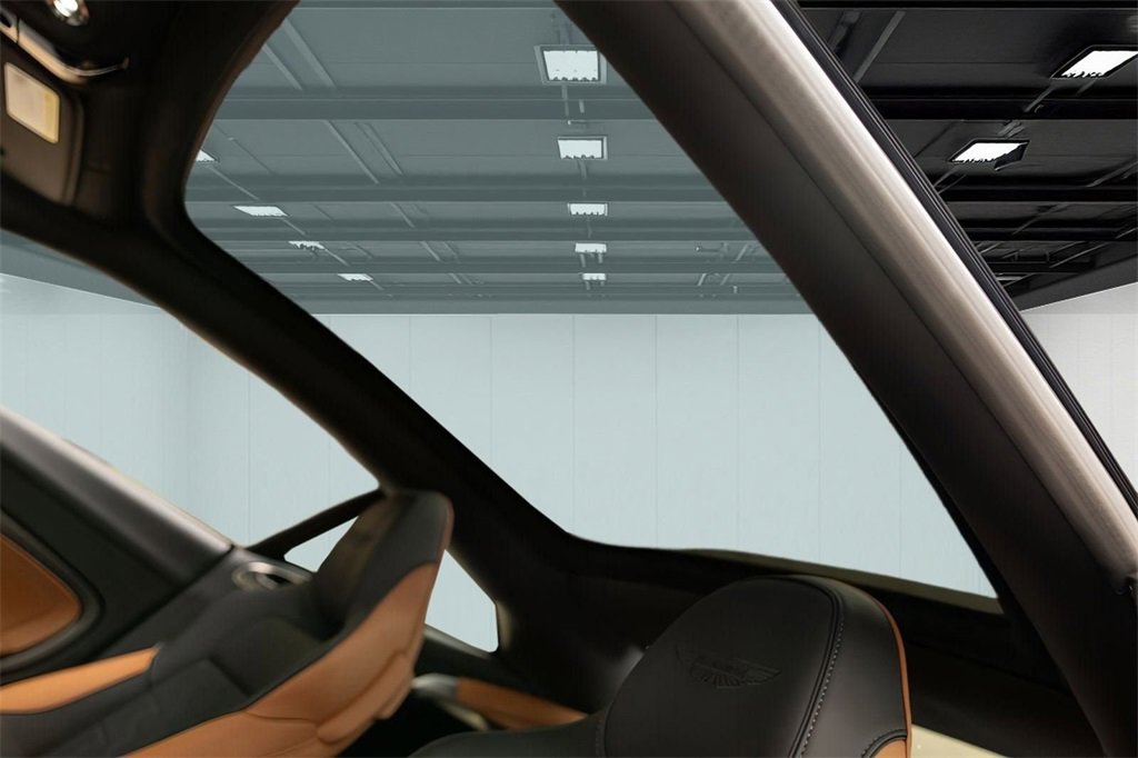 Used 2025 Aston Martin Vanquish image 27