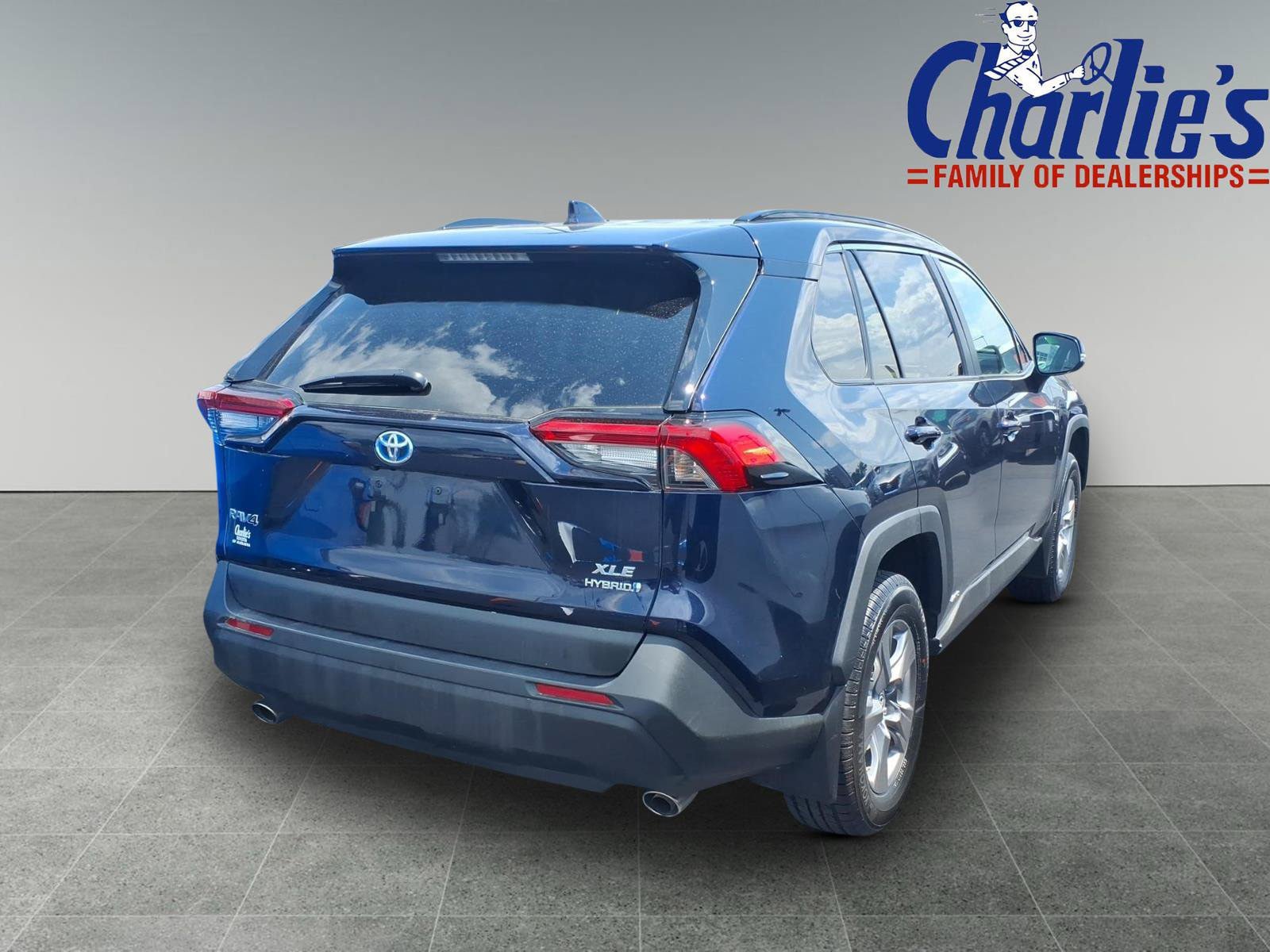 Used 2023 Toyota RAV4 XLE w/ Convenience Package AWD/4WD image 4