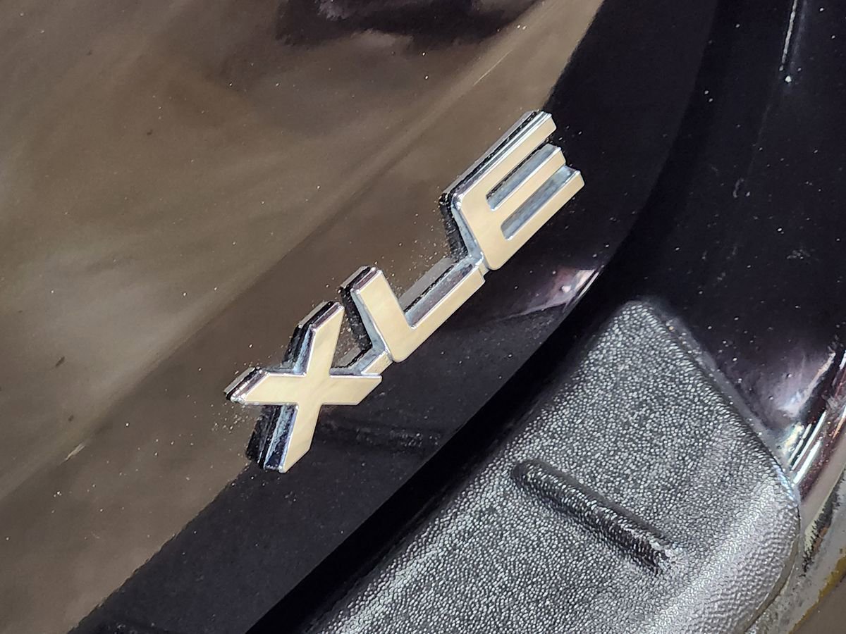 Used 2022 Toyota Highlander XLE FWD image 28