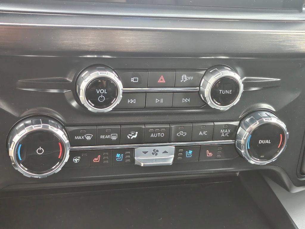 New 2026 Ford F250 Lariat w/ Black Appearance Package image 17