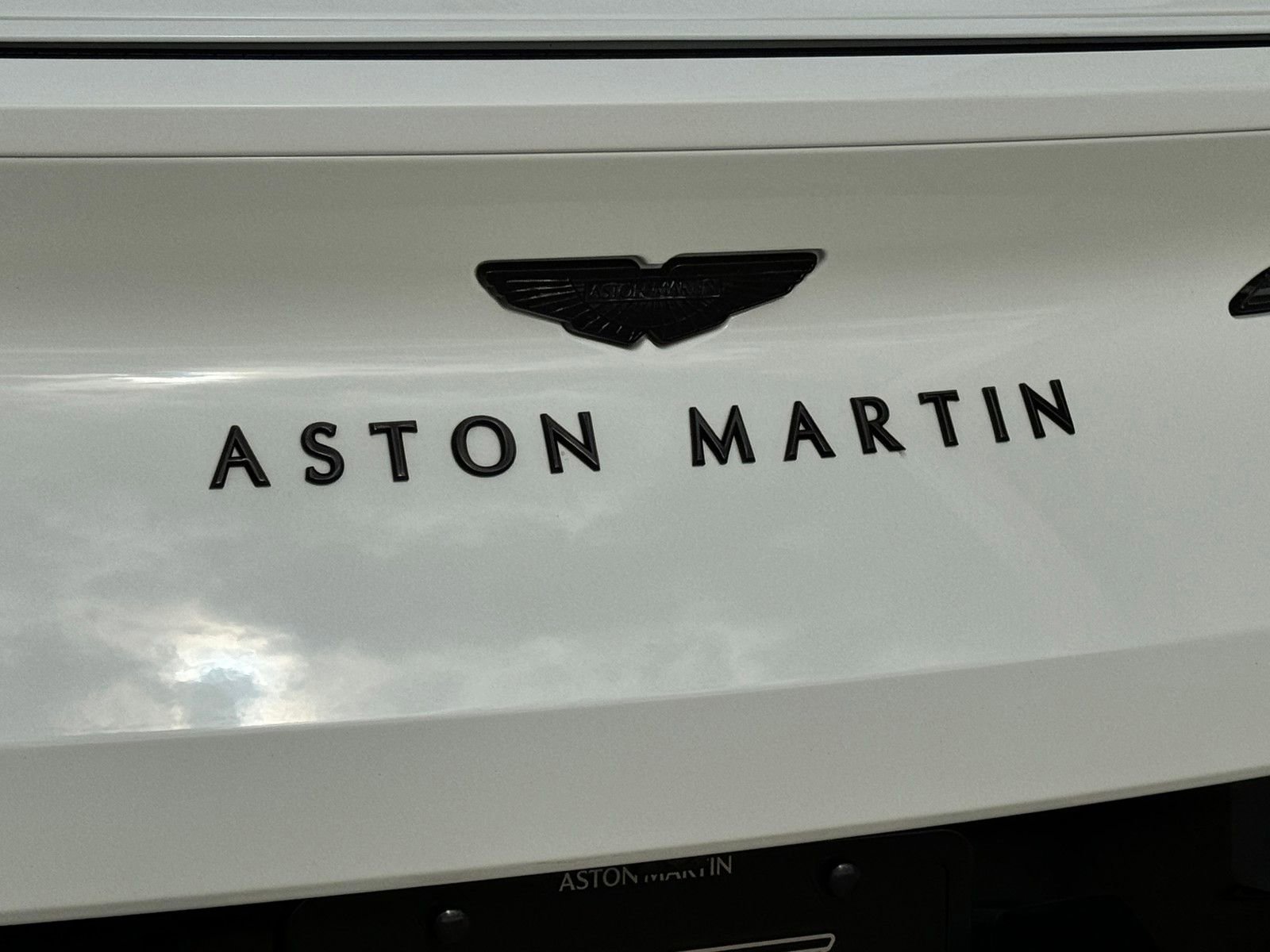 Used 2022 Aston Martin DB11 Coupe image 21