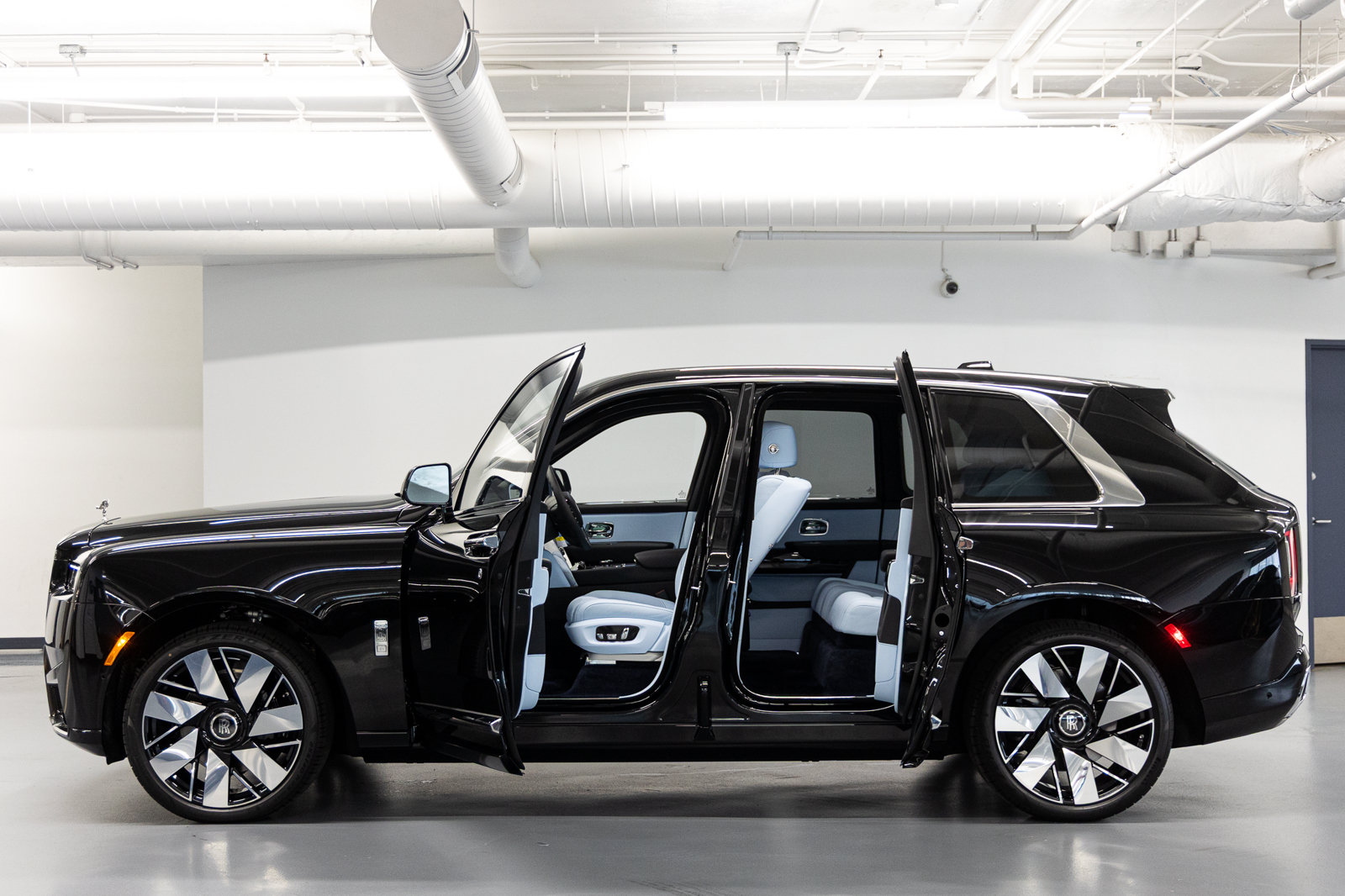 New 2027 Rolls-Royce Cullinan AWD/4WD image 31