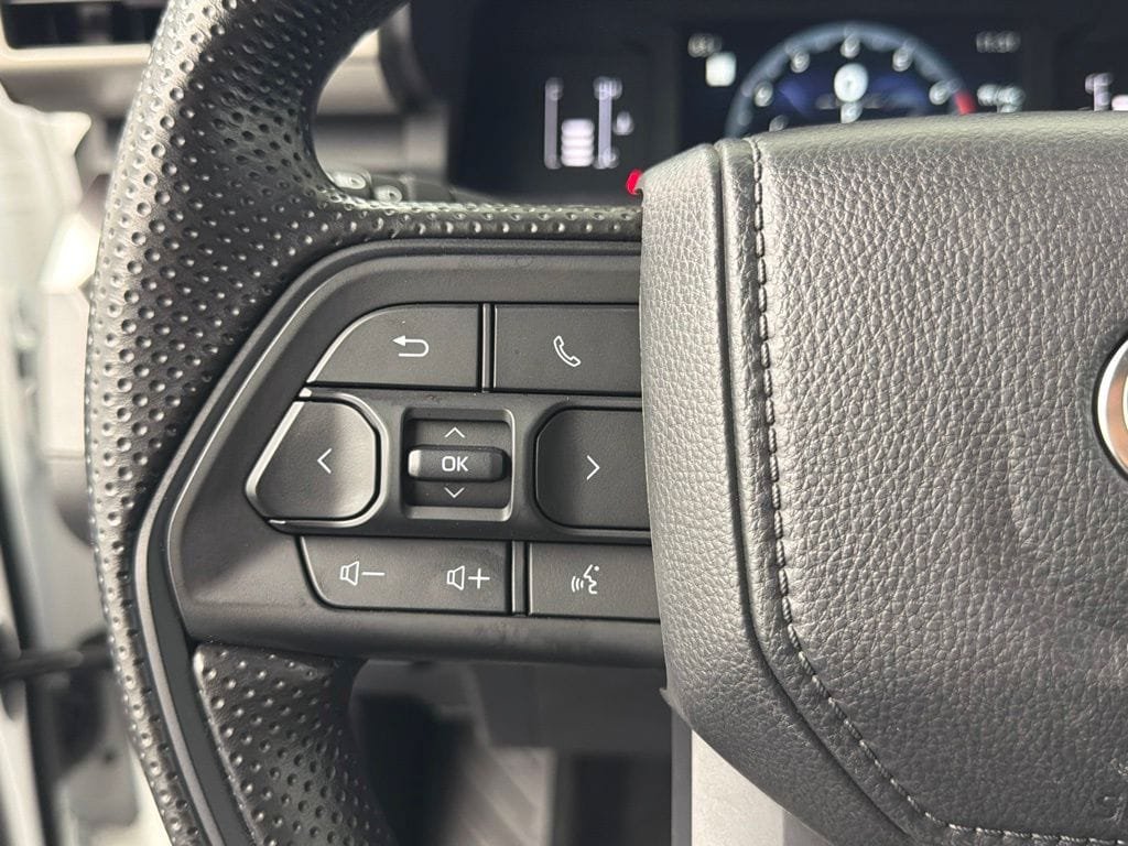 Certified 2026 Toyota Tacoma SR5 AWD/4WD image 25
