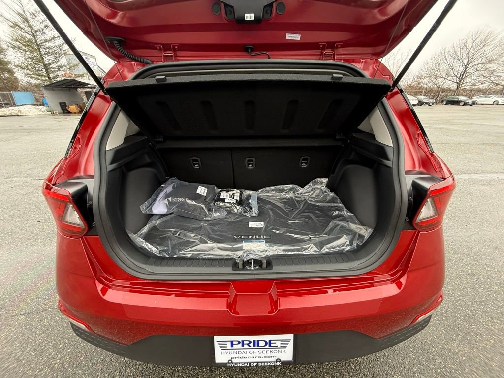 Certified 2025 Hyundai Venue SE image 30