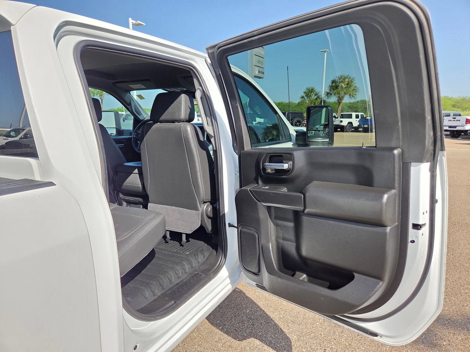 Used 2024 GMC Sierra 3500 Pro AWD/4WD image 19