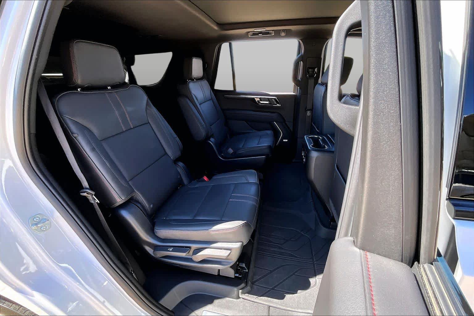 Used 2025 Chevrolet Tahoe RST w/ Comfort Package AWD/4WD image 19