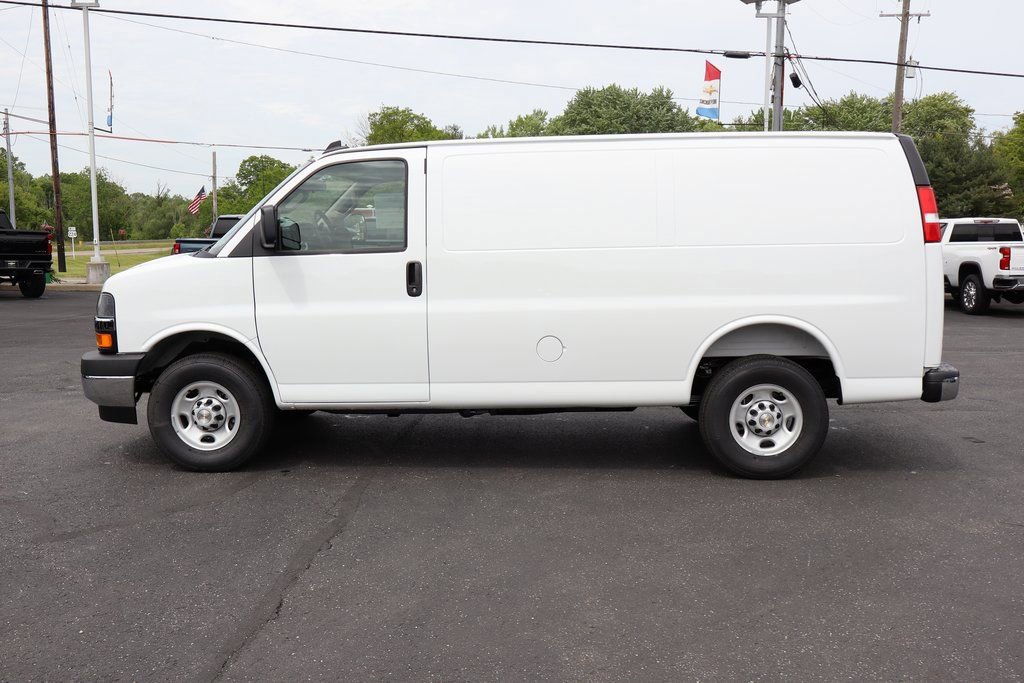 New 2025 Chevrolet Express 3500 w/ Chrome Appearance Package RWD image 18