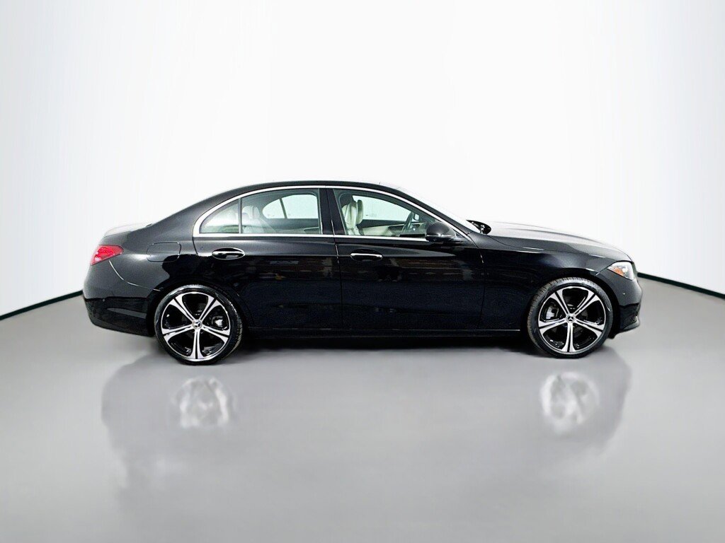 Used 2022 Mercedes-Benz C 300 Sedan image 6