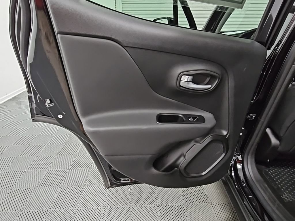 Used 2023 Jeep Renegade Trailhawk w/ Trailhawk Elite Group image 32