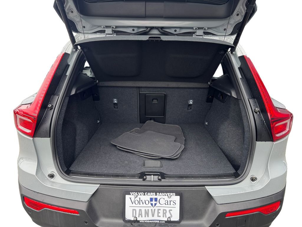 Certified 2025 Volvo XC40 B5 Core image 6