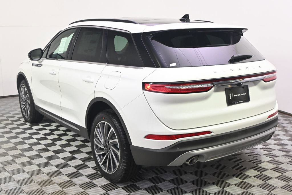 New 2026 Lincoln Corsair Reserve image 3