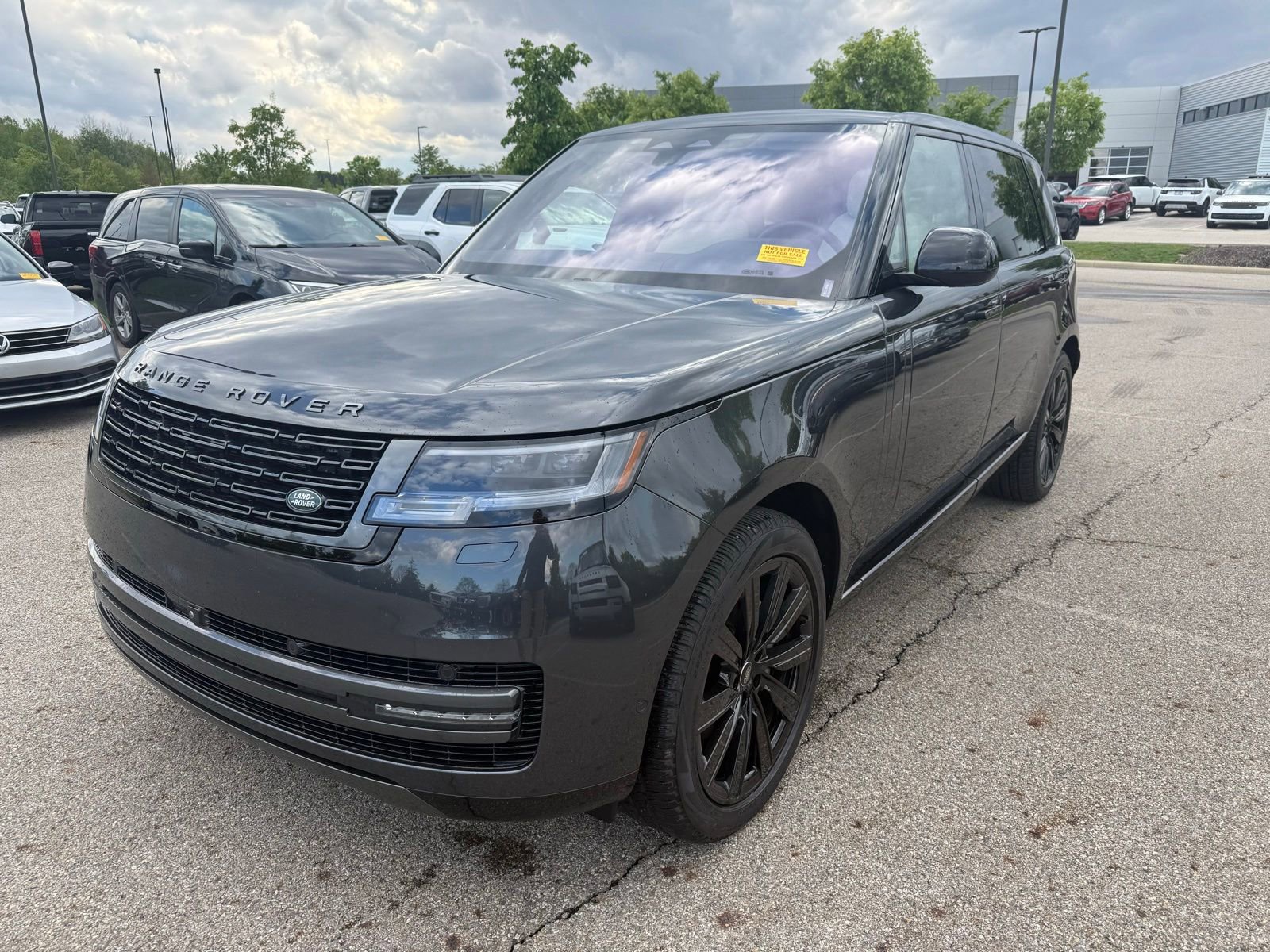 Used 2023 Land Rover Range Rover Long Wheelbase SE AWD/4WD image 1