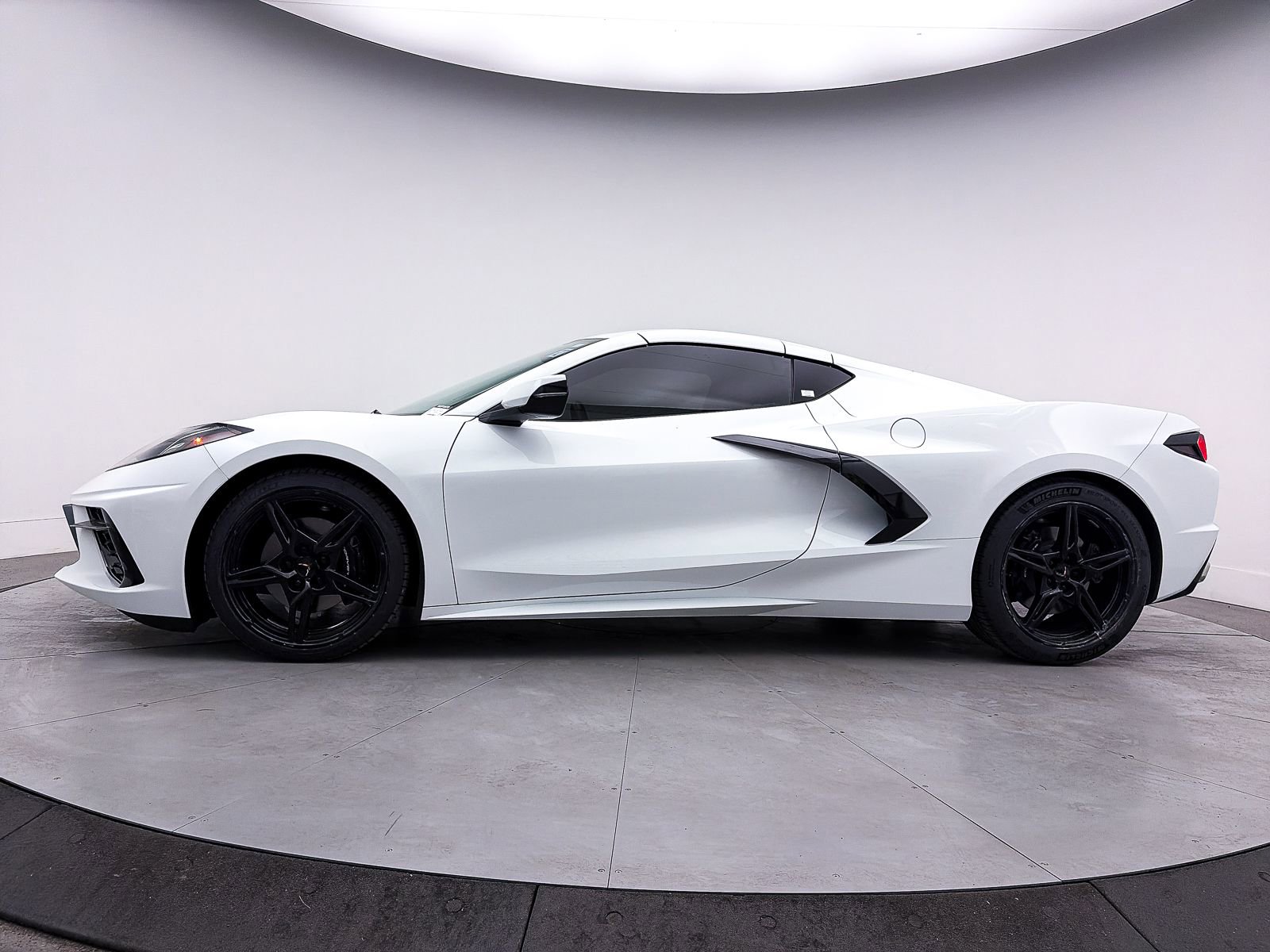Used 2021 Chevrolet Corvette Stingray Coupe w/ Engine Appearance Package image 38