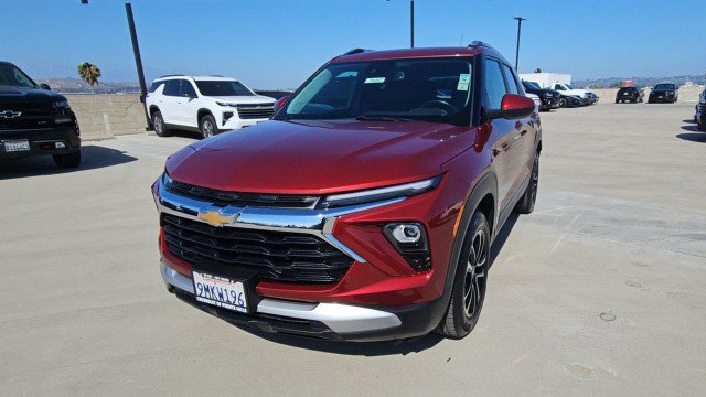 Used 2024 Chevrolet TrailBlazer LT w/ Convenience Package FWD image 3